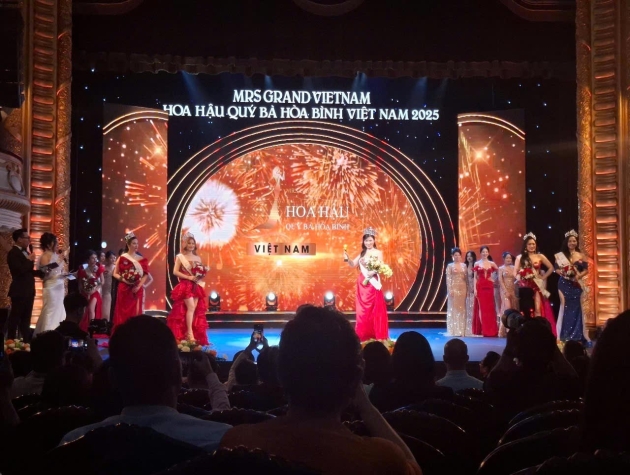 Nguyễn Thị Thưa đăng quang Hoa hậu Quý bà Hòa bình Việt Nam 2025